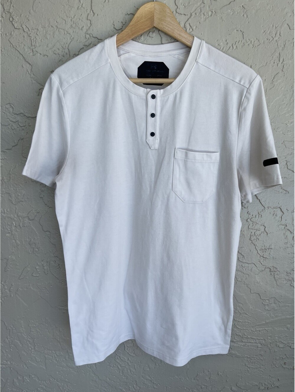 Under Armour M Men's White Cotton Blend TShirt Fitted Short Sleeve Solid Packet.